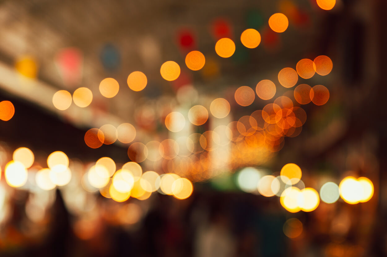 night-festival-light-blur-background Beneficios